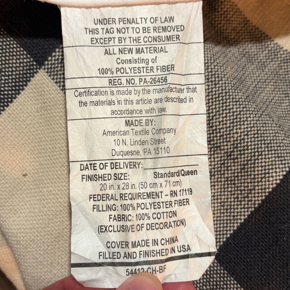 Sealy Standard Queen Pillows - set of two - Picture 5 of 6